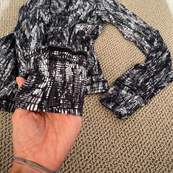 Lululemon It’s rulu run long sleeve w pocket - Picture 5 of 6